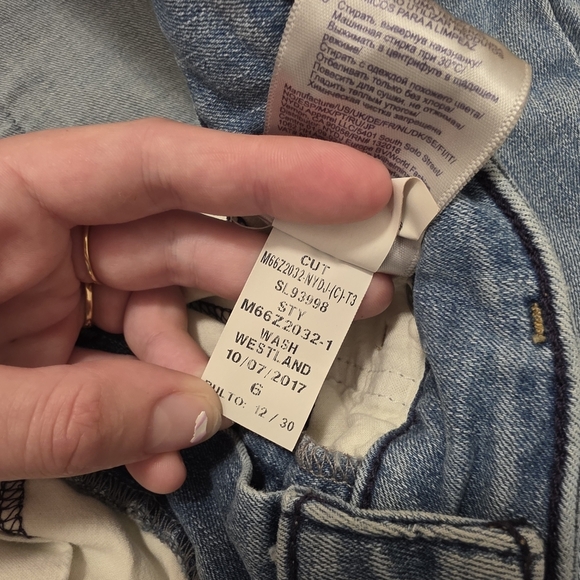 NYDJ Light Wash Stretch Boyfriend Embroidered Mid-Rise Cropped Jeans Size 6 - Picture 7 of 10